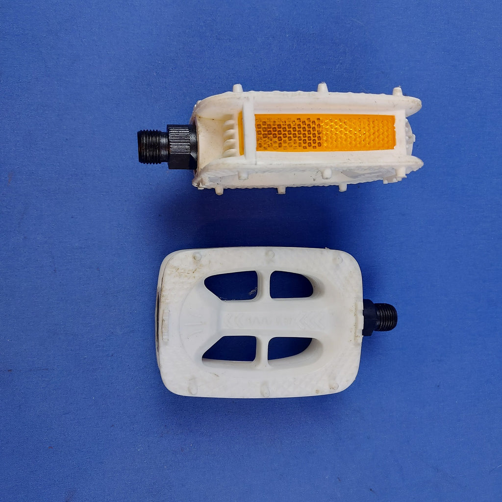 xerama pedals Marvi Xerama Kids Bicycle Resin Pedals White 9/16" Platform – PioraBikes